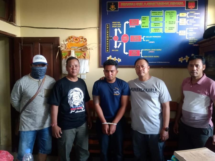 podiumnews.com-Tak Punya Uang untuk Mabuk, Adi Nekat Jabret Emak-Emak